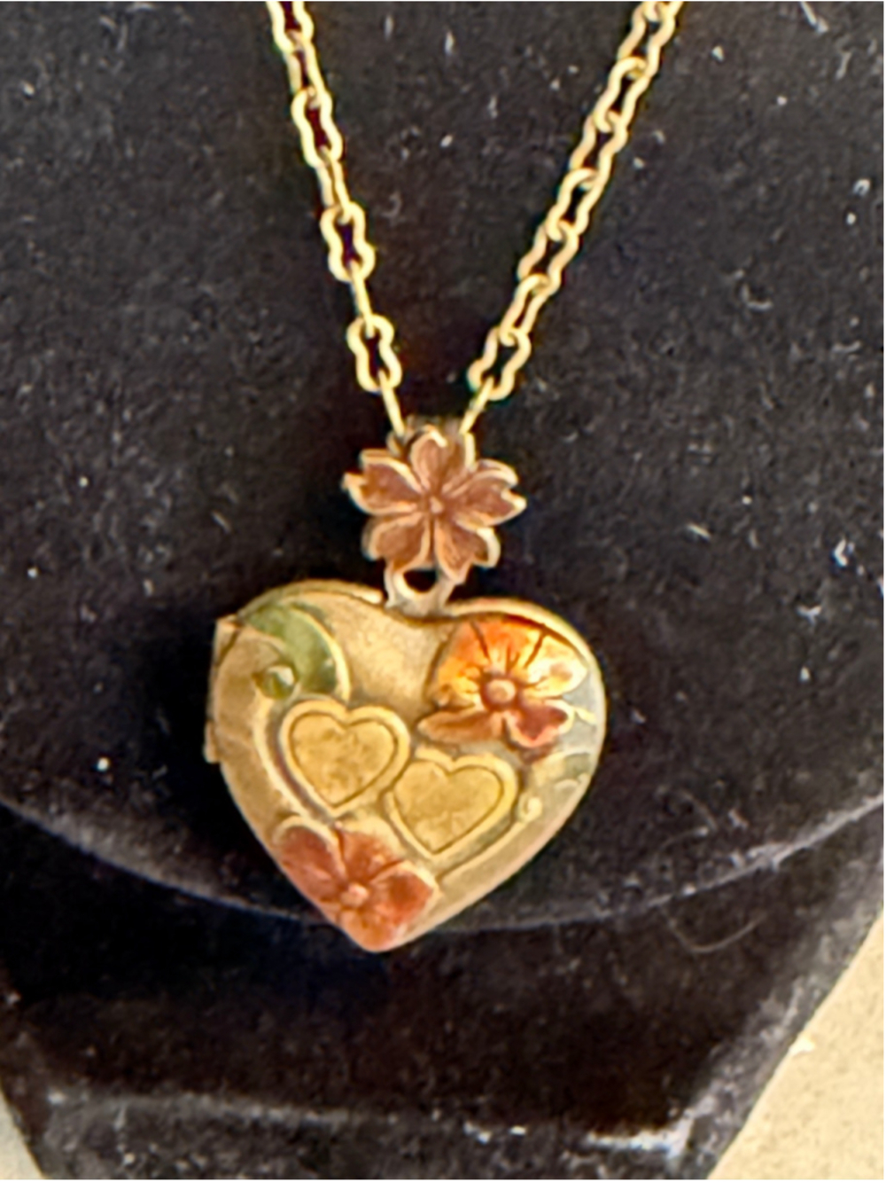 Vintage Gold Tone Heart Locket Necklace Double Heart Floral Photo Pendant